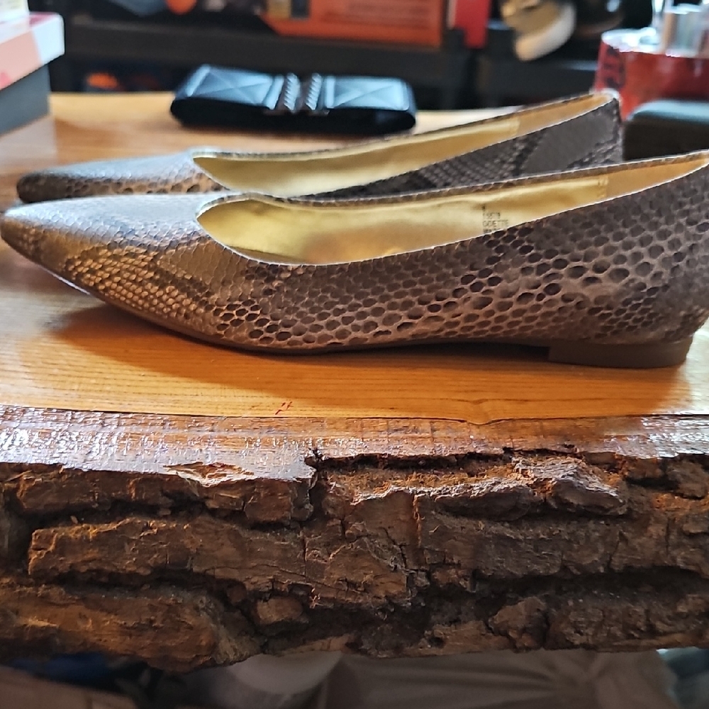 Elegant Snake Print Flats